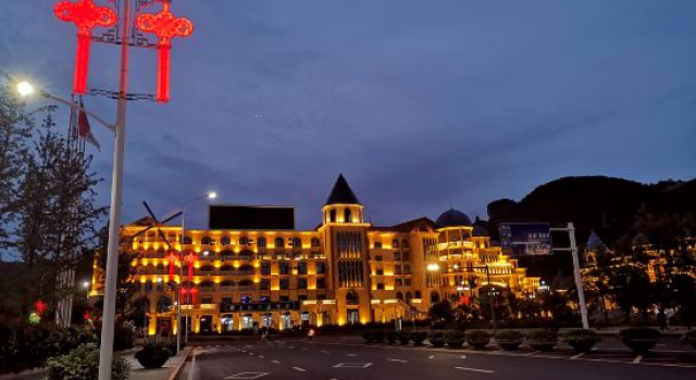 Libo Ice Snow Water World Theme Hotel, Rezerwuj Hotel Hotele biznesowe w Libo, 4* 5*