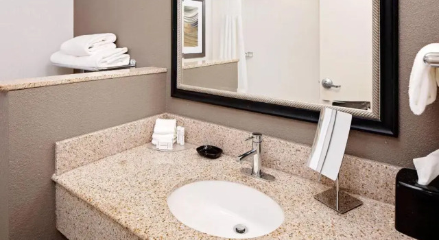 Номер Standard Courtyard by Marriott Pittsburgh West Homestead Waterfront