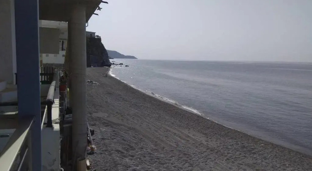Коттедж с 2 комнатами Tris Ekklisies Seaside Beach Apartment