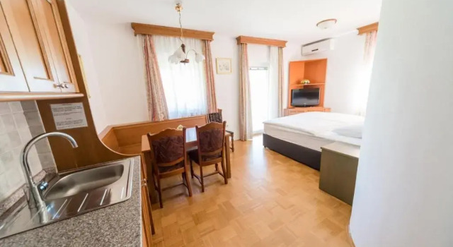 Апартаменты с 2 комнатами с балконом Guesthouse Haler