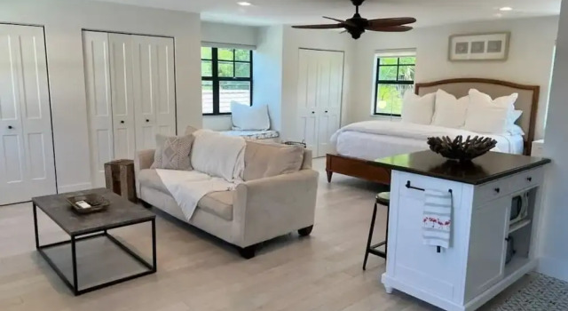 Villa del Flamingo - Modern Living & Poolside Escape in Flamingo Park, Забронировать Вилла Виллы Уэст-Палм-Бич, рядом с Публичный рынок Грандвью, Вилла