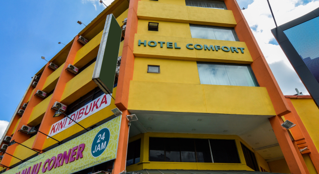 OYO 499 Comfort Hotel Sentul
