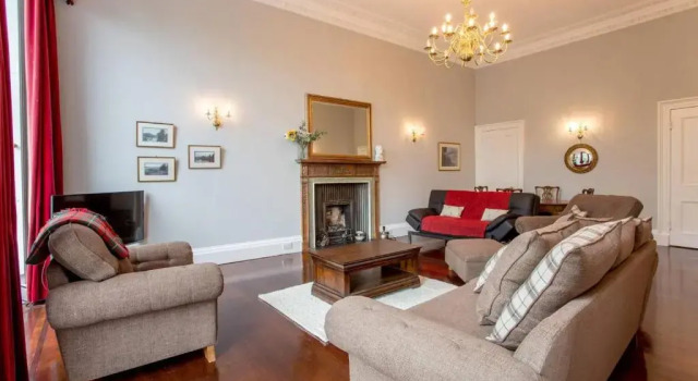 Апартаменты ALTIDO Spacious 2BR Apt in New Town, Prime Location