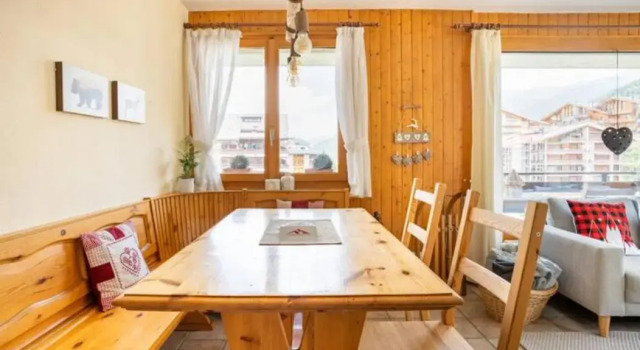 Center of Nendaz ! Apartment 3 rooms with balcony, Забронировать Апартаменты/квартира Отели Нанда с бассейном, Бассейн