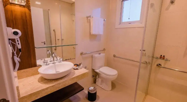 Трёхместный номер Standard Hotel Jardins da Colina