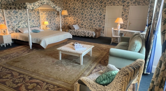 Четырёхместный номер Deluxe с видом на сад Château de Busset