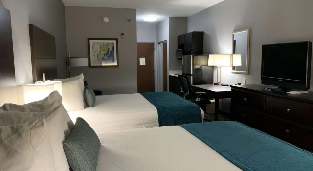 Четырёхместный люкс Best Western Plus Olive Branch Hotel & Suites