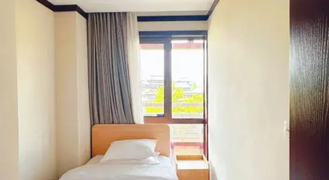 Семейный люкс Deluxe с видом на озеро Jizhou Panshan Weisden Resort Hotel (Tianjin Media College)