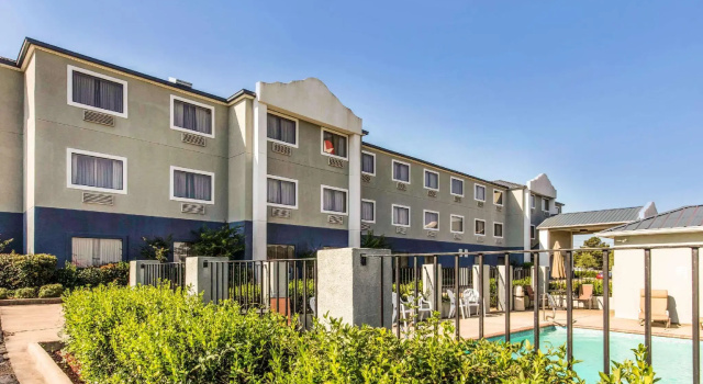 Номер Standard Quality Inn & Suites Pearl-Jackson