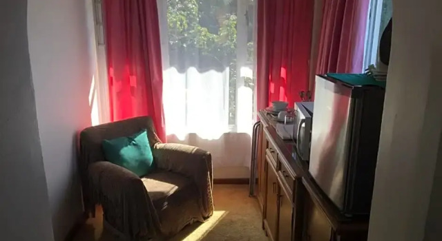 Jackies B&B, Забронировать Отель «постель и завтрак» Отели Ист-Лондона с парковкой, Парковка