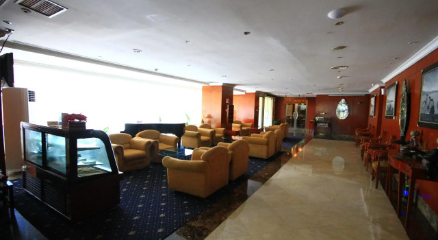 Grand Arkenso Park View, Buchen Sie Hotel SPA-Hotels in Semarang, in der Nähe von Simpang Lima, SPA
