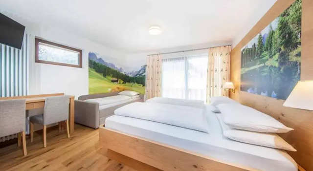 Четырёхместный номер Standard с видом на горы Hotel Garni Morene
