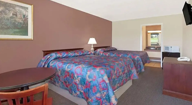 Четырёхместный номер Standard Knights Inn Grand Blanc