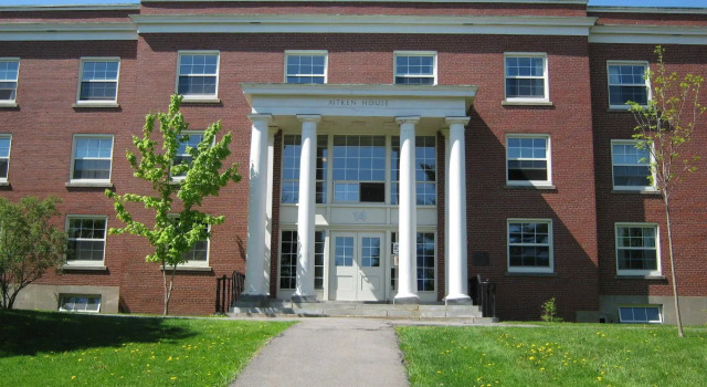 UNB Fredericton Summer Hotel, Забронировать Отель Отели River Valley с бассейном, Бассейн