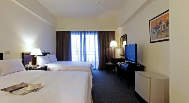 Четырёхместный номер Superior Metro Hotel