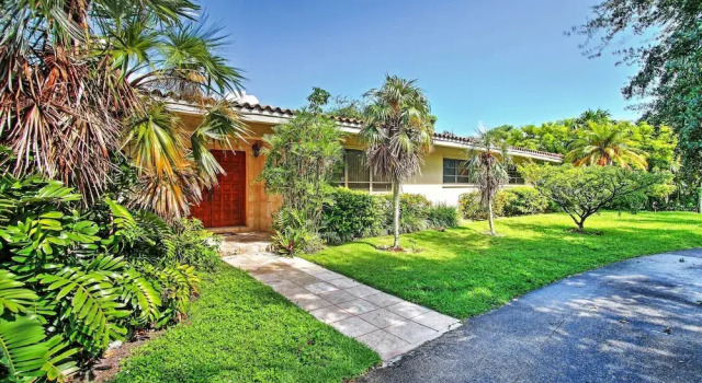 Коттедж Home w/ Pool in Upscale Pinecrest Village