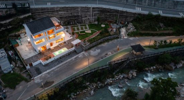 outside of time homestay  Yunhe County, Lishui（Yunhe Terrace Scenic Spot store）, Prenota Hotel Hotel a Lishui con piscina, Piscina