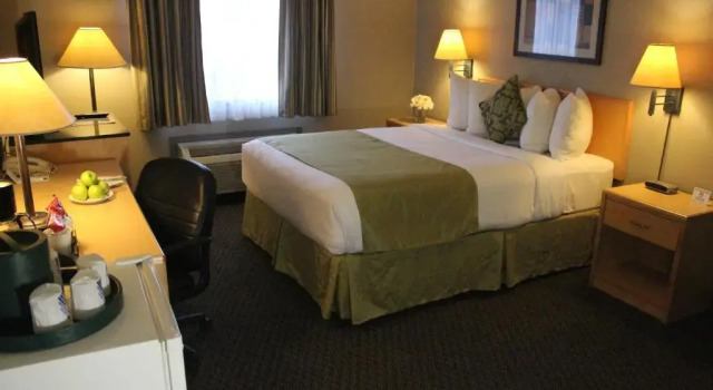 Двухместный номер Superior Travelodge by Wyndham Fort McMurray