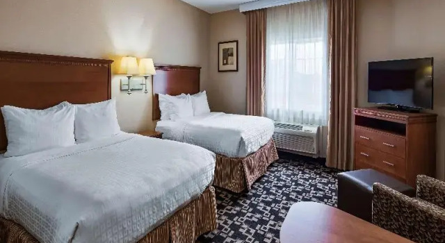Четырёхместный номер Standard Best Western Plus Wausau-Rothschild Hotel