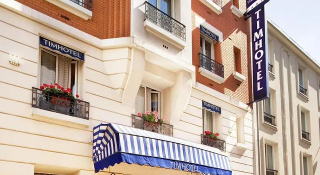 Кровать в общем номере Timhotel Tour Eiffel