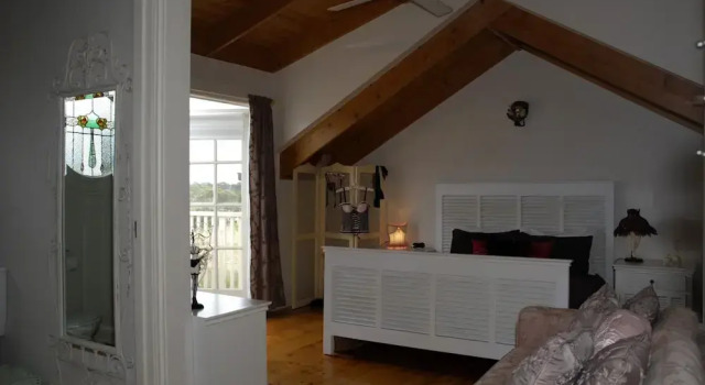Двухместный номер Standard с балконом Pelican Sands Bed & Breakfast