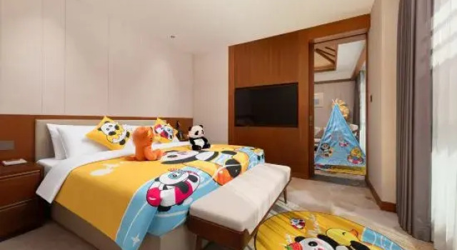 Люкс Superior Tengchong East Lake Thermal Spa Hotel