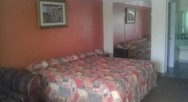 Tweetys 9 Diamond Inn, Book Hotel Houston Texas Gulf Coast