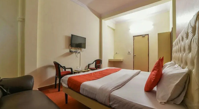 OYO 10599 Hotel R Inn Residency, Rezerwuj Hotel Jubilee Hills 