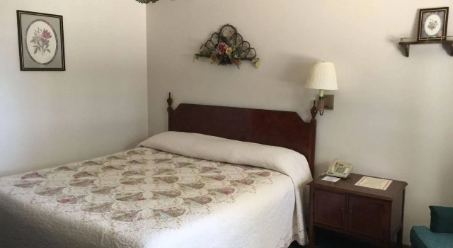 Crest Country Inn, Rezerwuj Hotel Hotele w Iowa z parkingiem, Parking