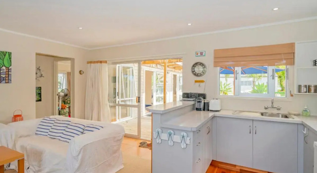 Oysters Retreat - Cooks Beach Holiday Home, Забронировать Отель Кукс-Бич Coromandel Peninsula