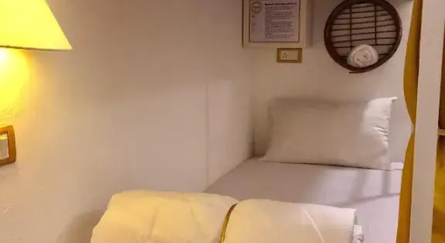 Кровать в общем номере Bedrock Boutique Hostel