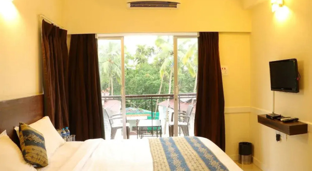 Beyond Stay Gulmohar Goa, Book Hotel Hotels in Goa with a Pool, Swimming Pool