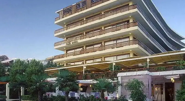 Plaza Vouliagmeni Strand Hotel