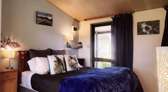 Коттедж Height of Dunedin Farm - Warm Private Standalone Chalet with Panoramic Night Skies
