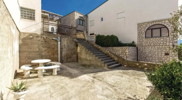 Amazing Apartment in Senj With 3 Bedrooms and Wifi, Prenota Appartamento Segna 