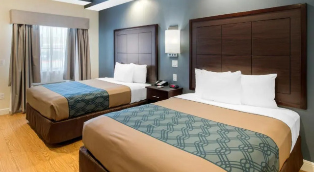 Семейный номер Deluxe Econo Lodge Inn & Suites Houston Willowbrook
