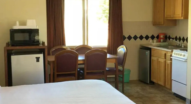 Четырёхместный номер Deluxe Monticello Motel