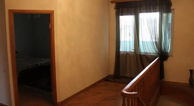 Hugy House