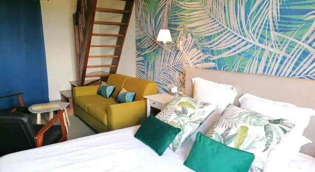 Четырёхместный номер Standard Дуплекс Hôtel Les Vieilles Tours Rocamadour