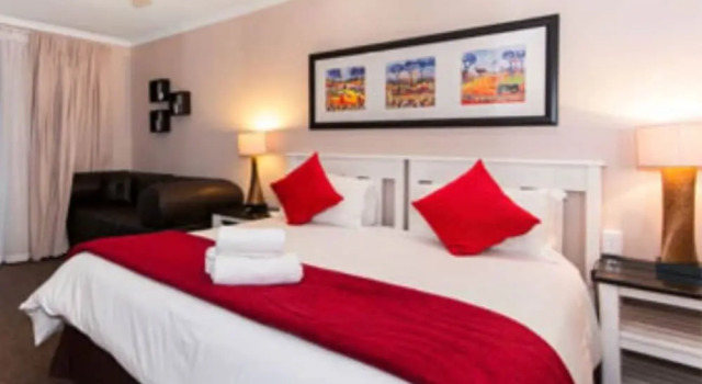 Hobie Beach Guest House, Забронировать Гостевой дом Отели Порт-Элизабет с парковкой, рядом с The Boardwalk, Парковка