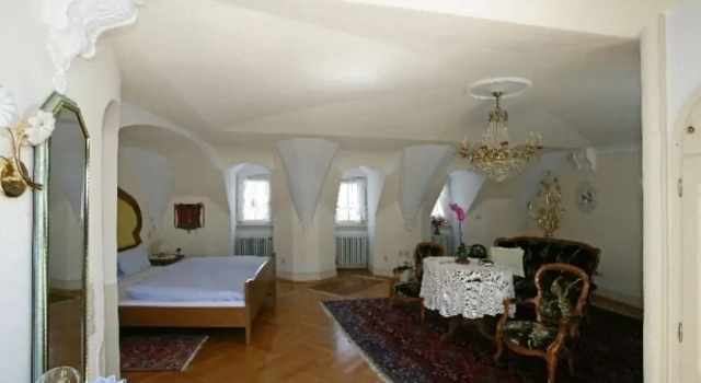 Hotel zum Riesen - älteste Fürstenherberge Deutschlands, Забронировать Отель Мильтенберг Шпессарт, рядом с Мыльтенбергский замок