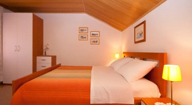 Apartment With Terrace, Prenota Appartamento Hotel a Isole Quarnerine con parcheggio, Parcheggio