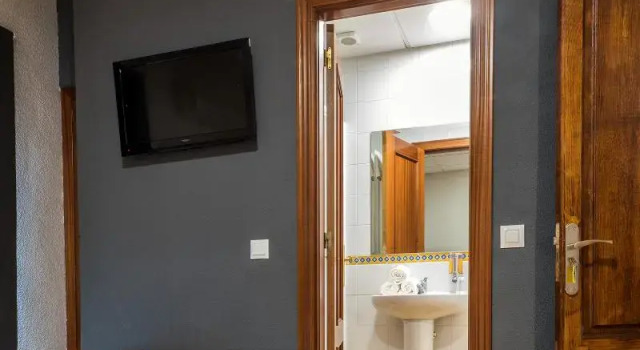 Одноместный номер Standard с балконом и с красивым видом из окна KubiK HOTEL