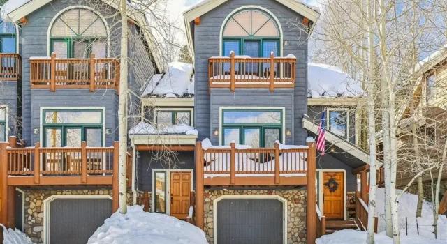 4 Bedroom Townhome Near Snowflake Lift - Walk to Slopes!