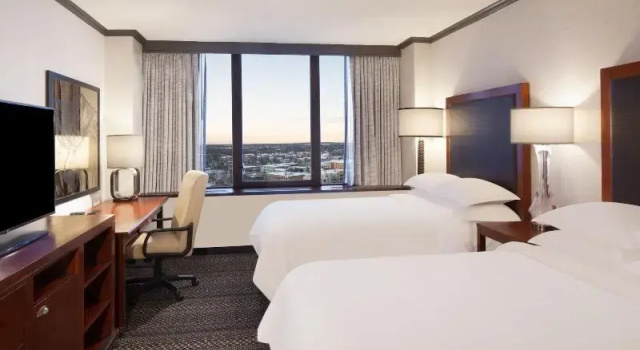 Четырёхместный номер Deluxe с видом на залив Sheraton Anchorage Hotel
