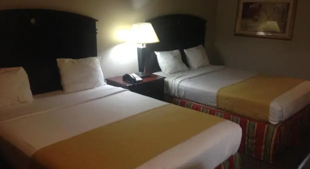 Standardowy czteroosobowy pokój Express Inn