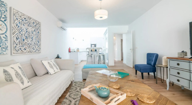Villa AZAHAR Suites - beautiful and modern 3 bedroom property