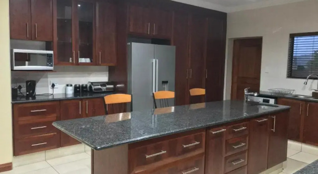 Rugari Villa, Boek Villa Hartbeespoort 