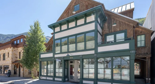 East Side Hideaway 3 Bedroom Condo by RedAwning