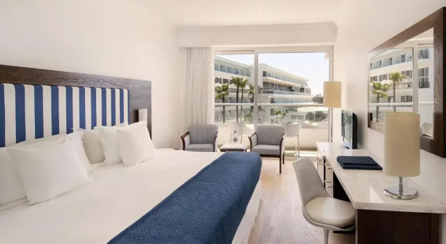 Двухместный номер Standard с частичным видом на море Grecian Sands Hotel